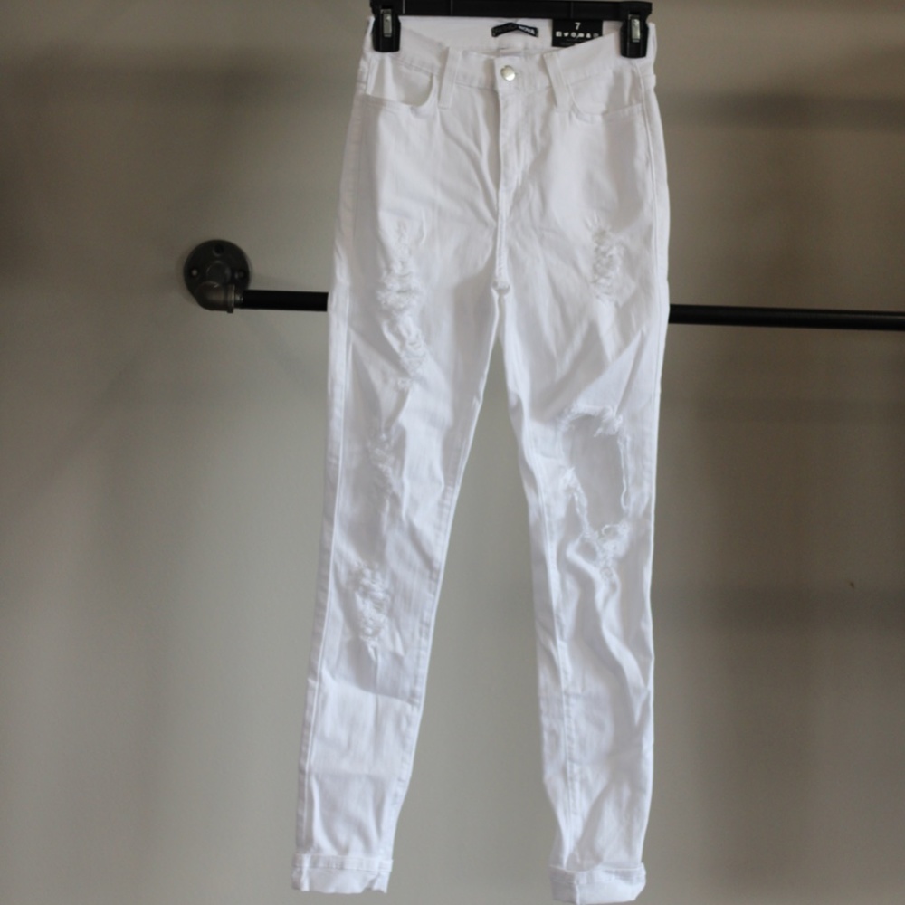 Fashion Nova, size 7\27, white distressed skinny jeans NWT